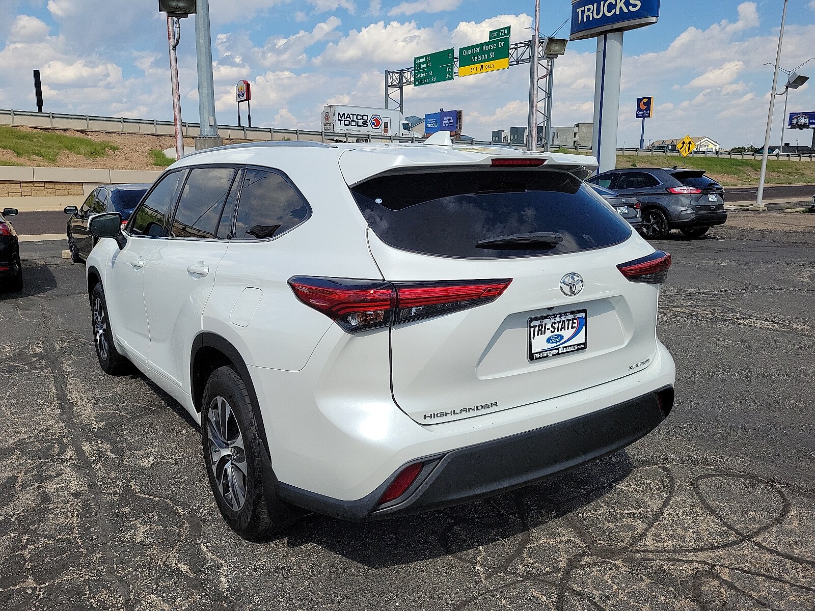 2022 Toyota Highlander XLE photo 3