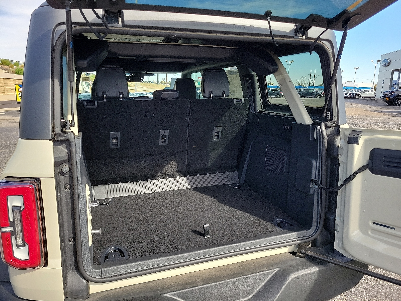 2025 Ford Bronco 4-Door Outer Banks - Photo 8