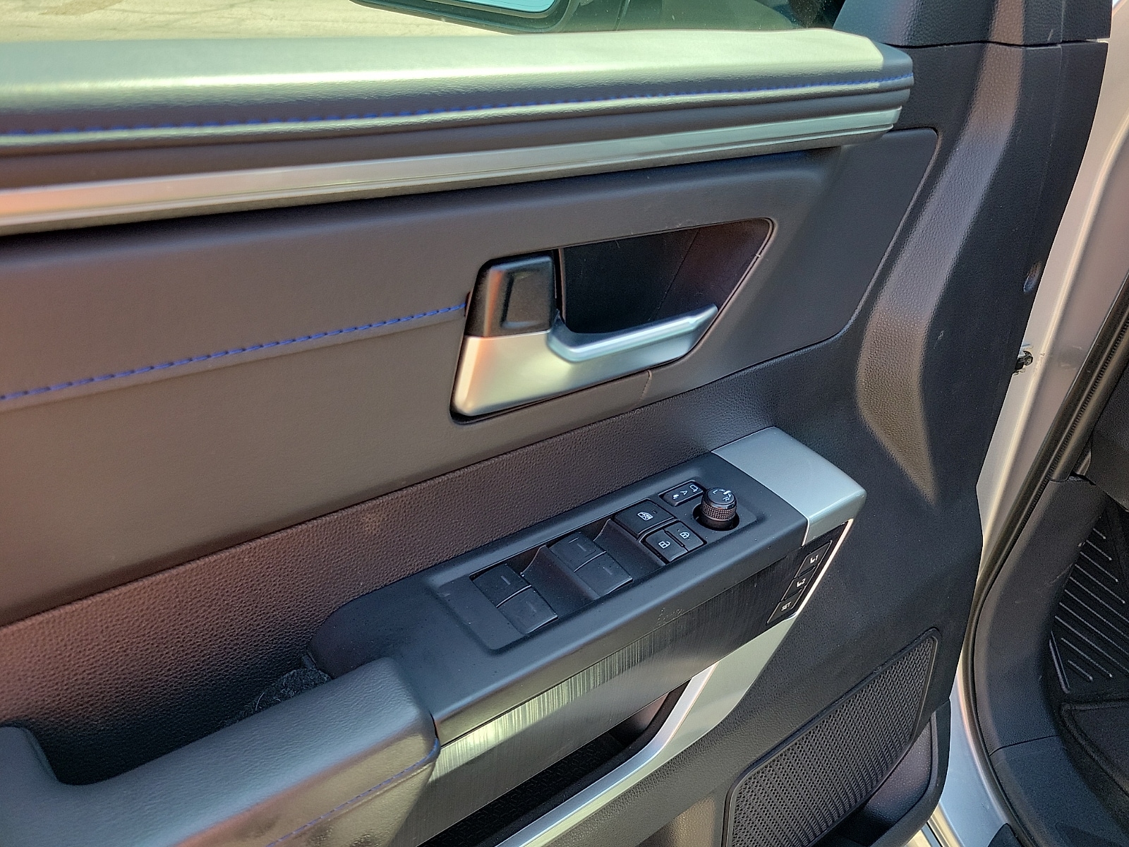 2024 Toyota Tundra Platinum - Photo 11