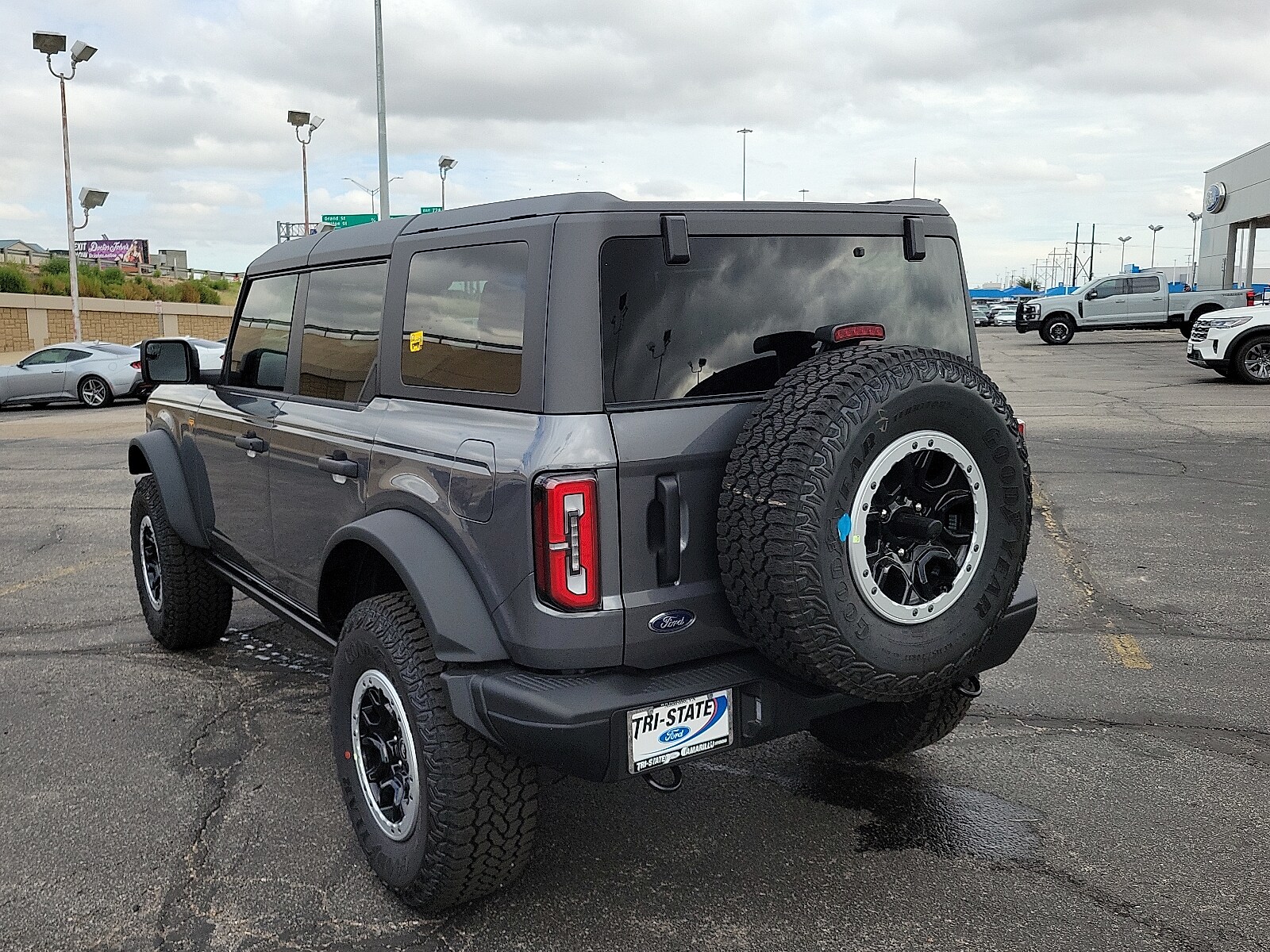 2025 Ford Bronco Badlands photo 3