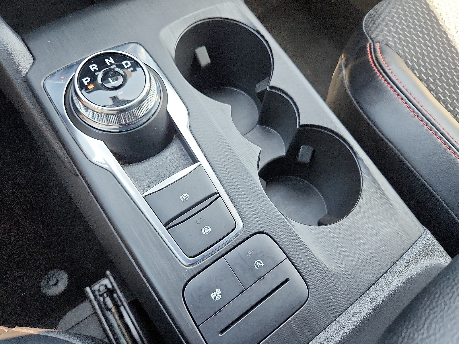 2025 Ford Escape ST-Line - Photo 12