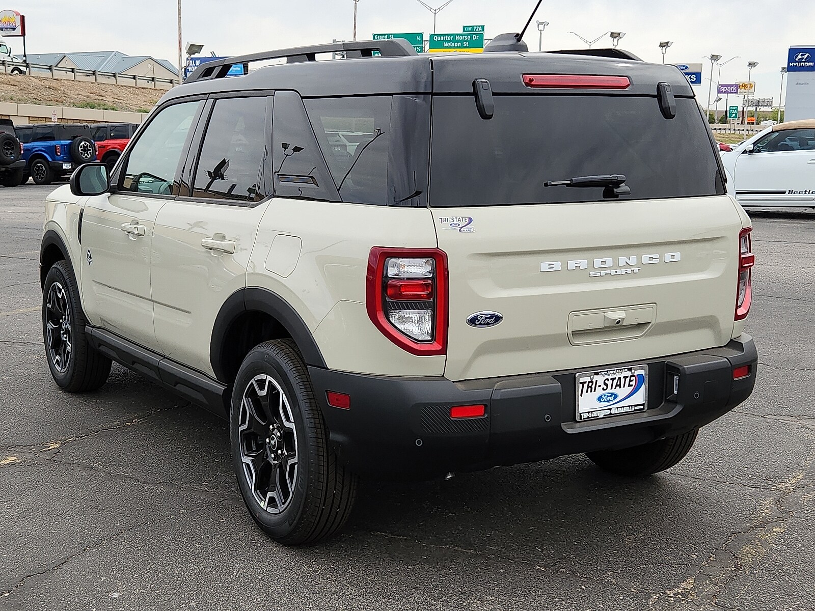 2025 Ford Bronco Sport Outer Banks photo 3