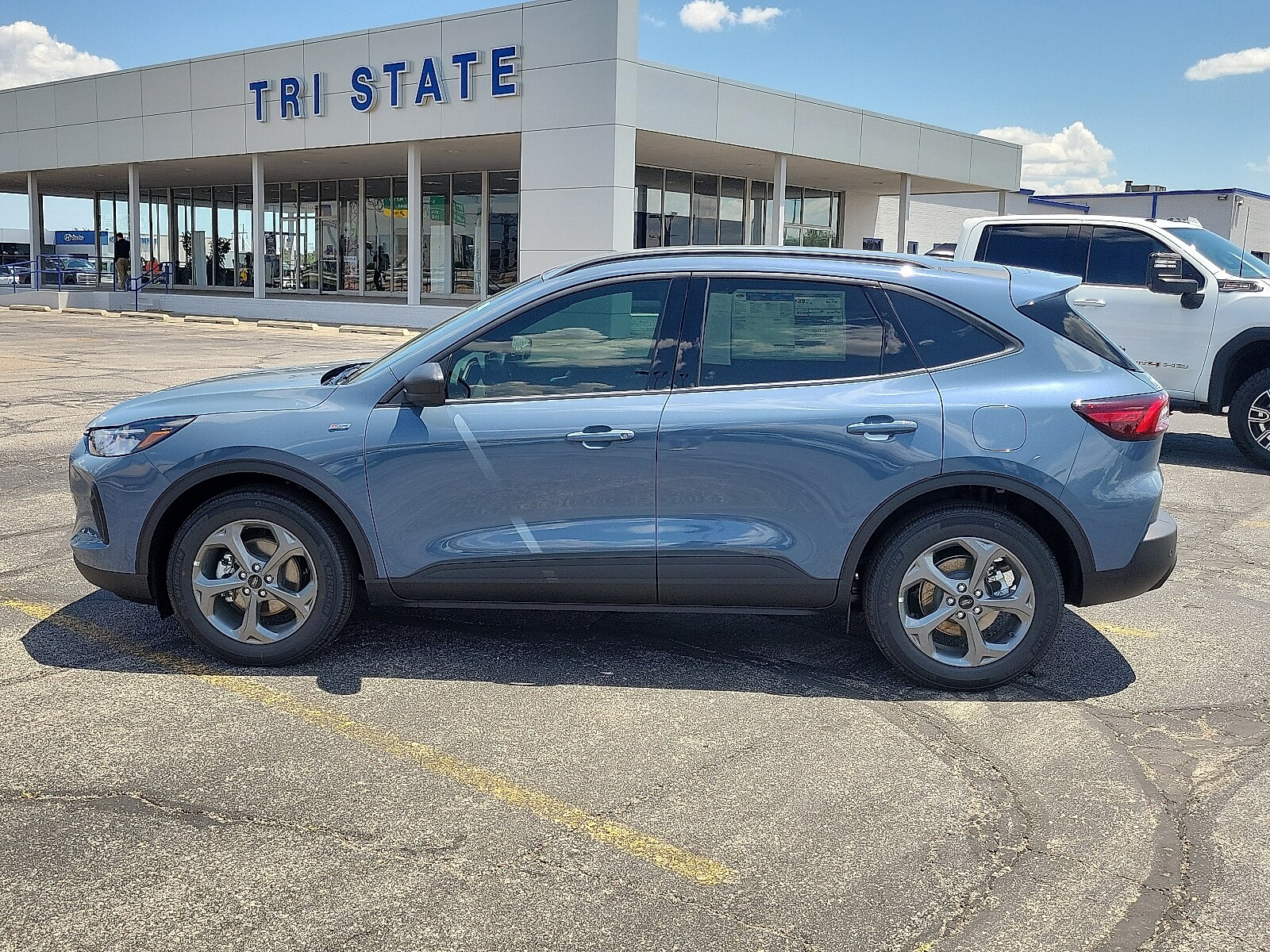 2025 Ford Escape ST-Line photo 2