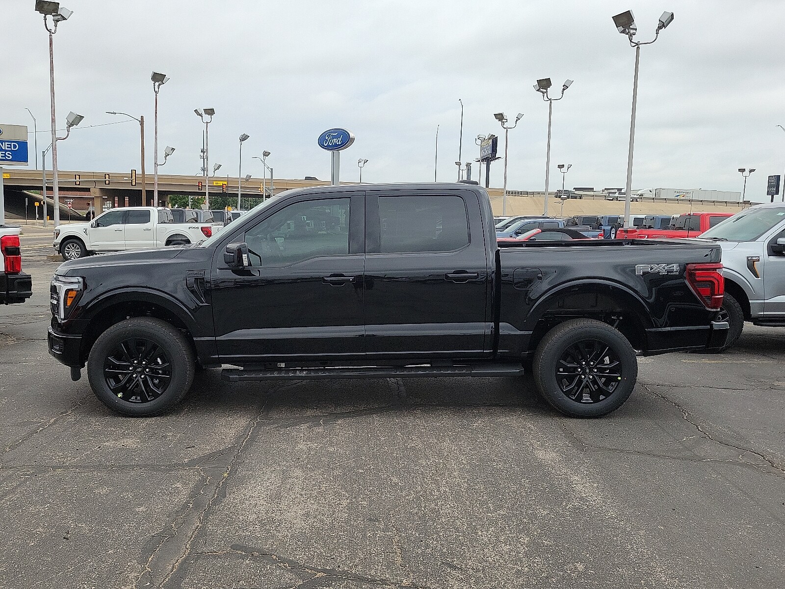2025 Ford F-150 Lariat photo 2