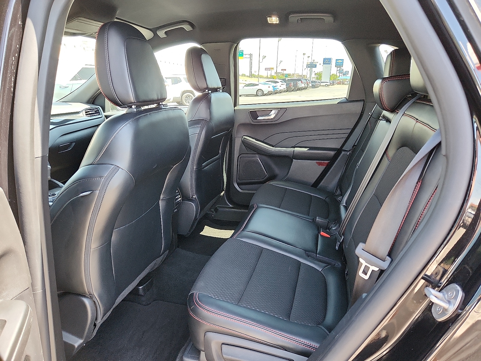 2025 Ford Escape ST-Line - Photo 9