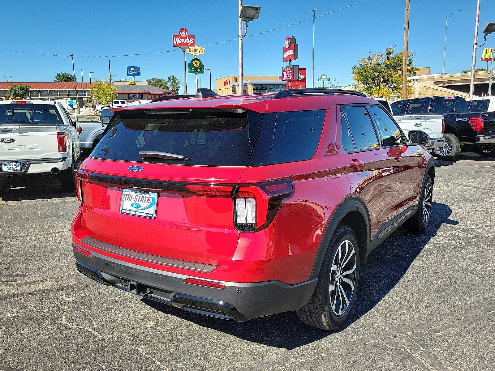 2025 Ford Explorer ST-Line photo 4