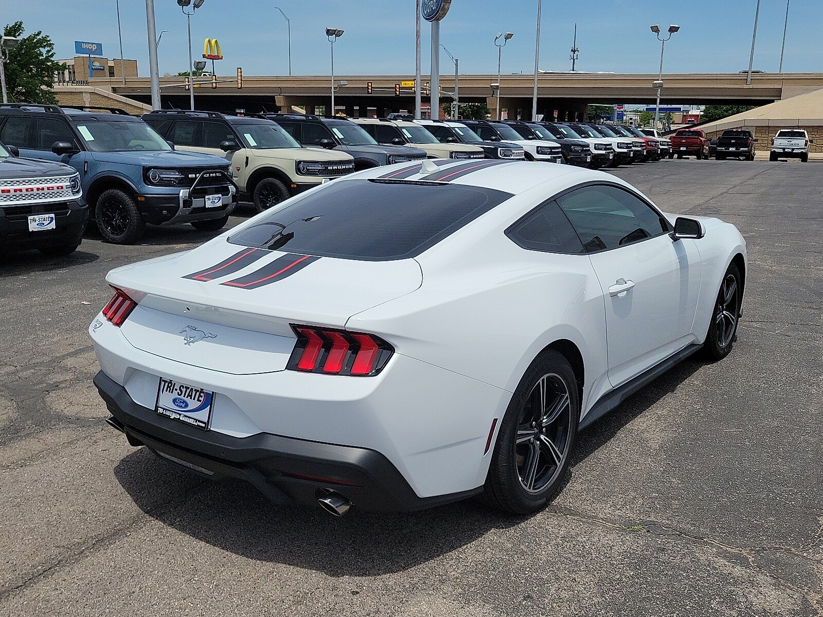 2025 Ford Mustang EcoBoost photo 4