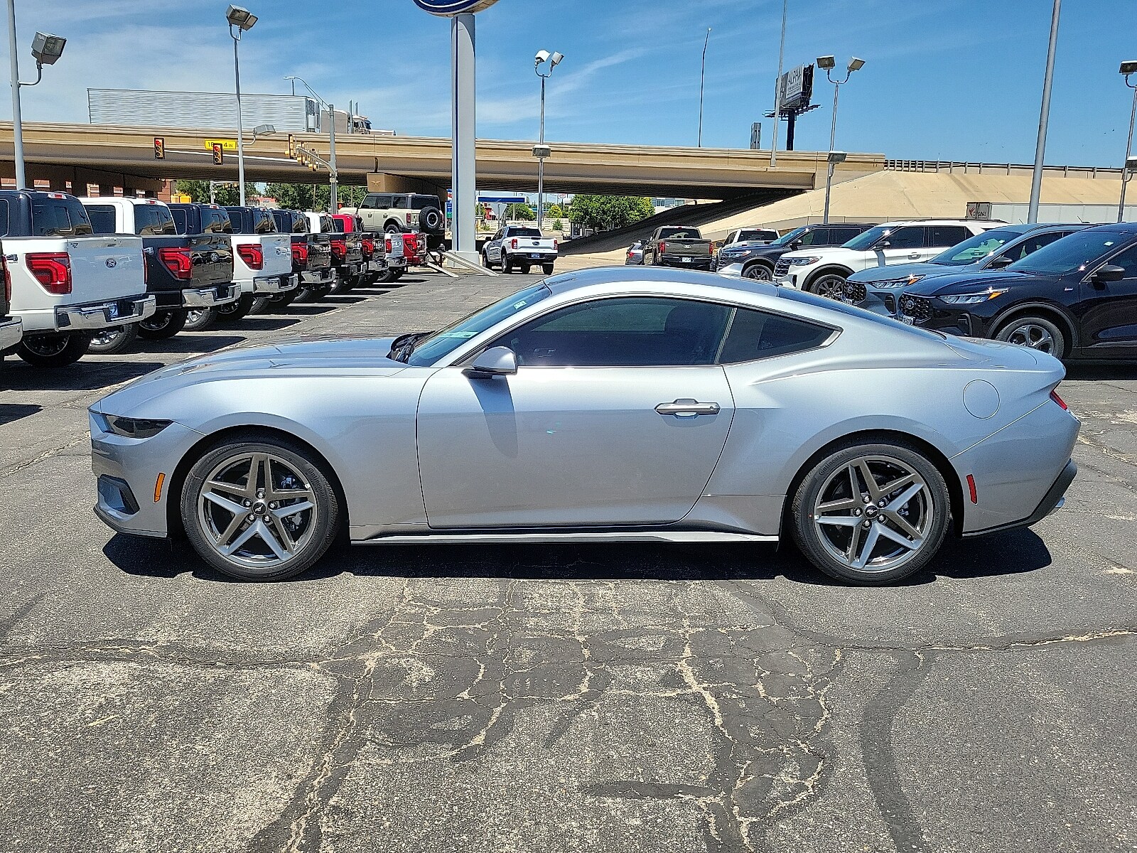 2025 Ford Mustang EcoBoost photo 2