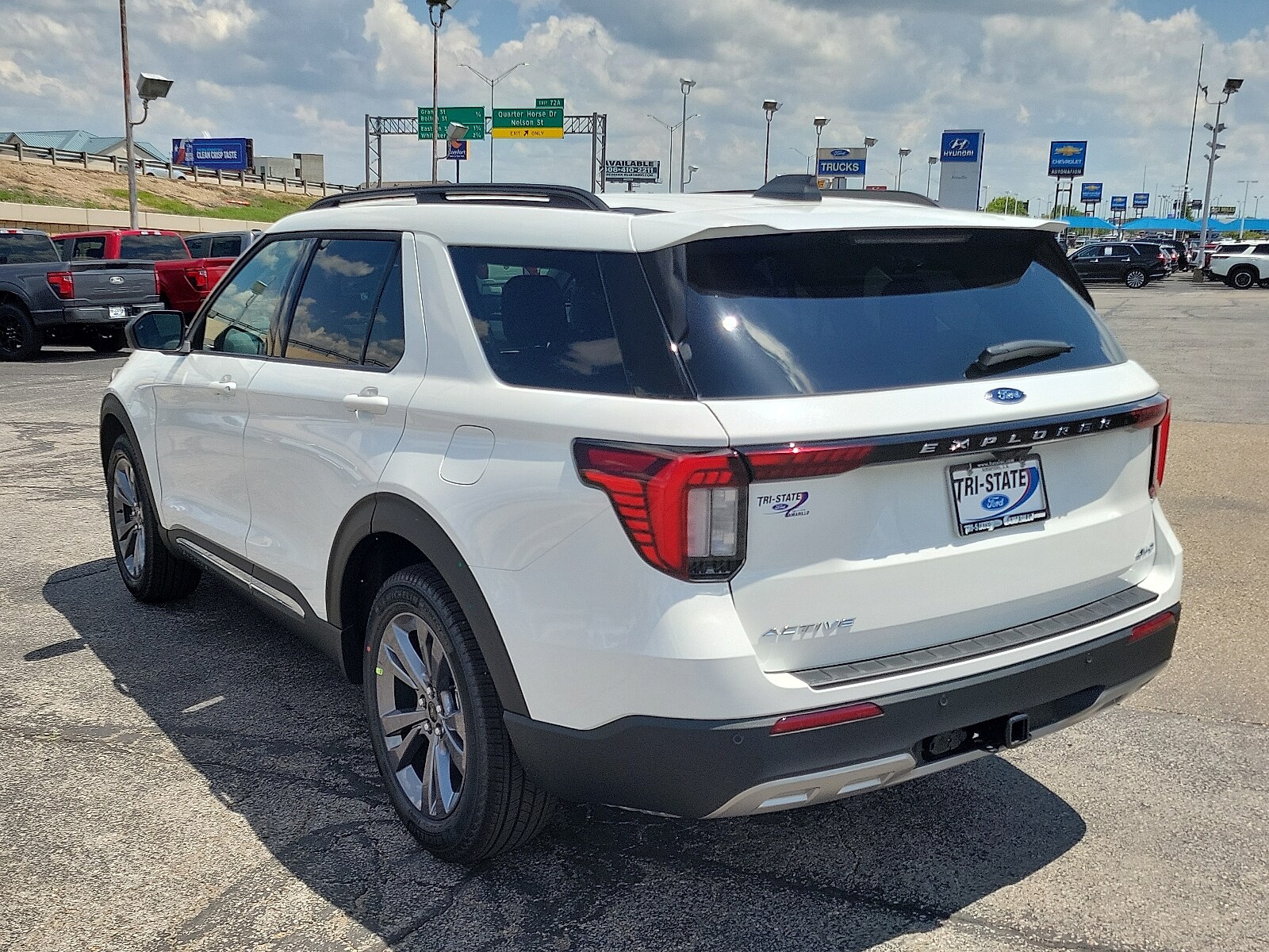 2025 Ford Explorer photo 3