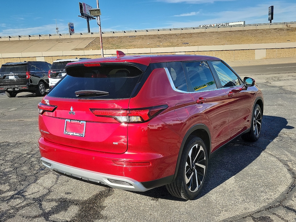 Used 2024 Mitsubishi Outlander SE Black Edition
