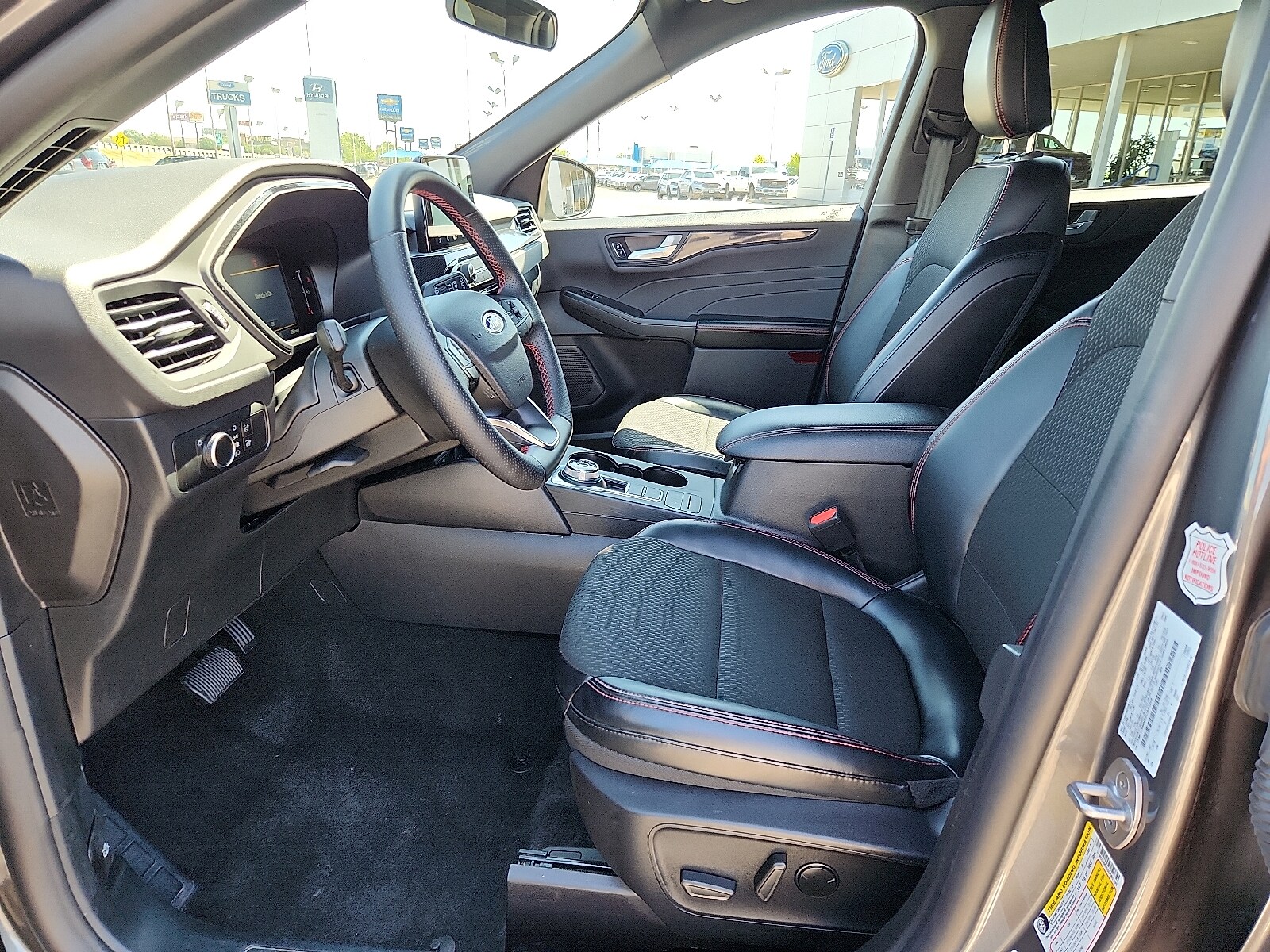 2025 Ford Escape ST-Line - Photo 10