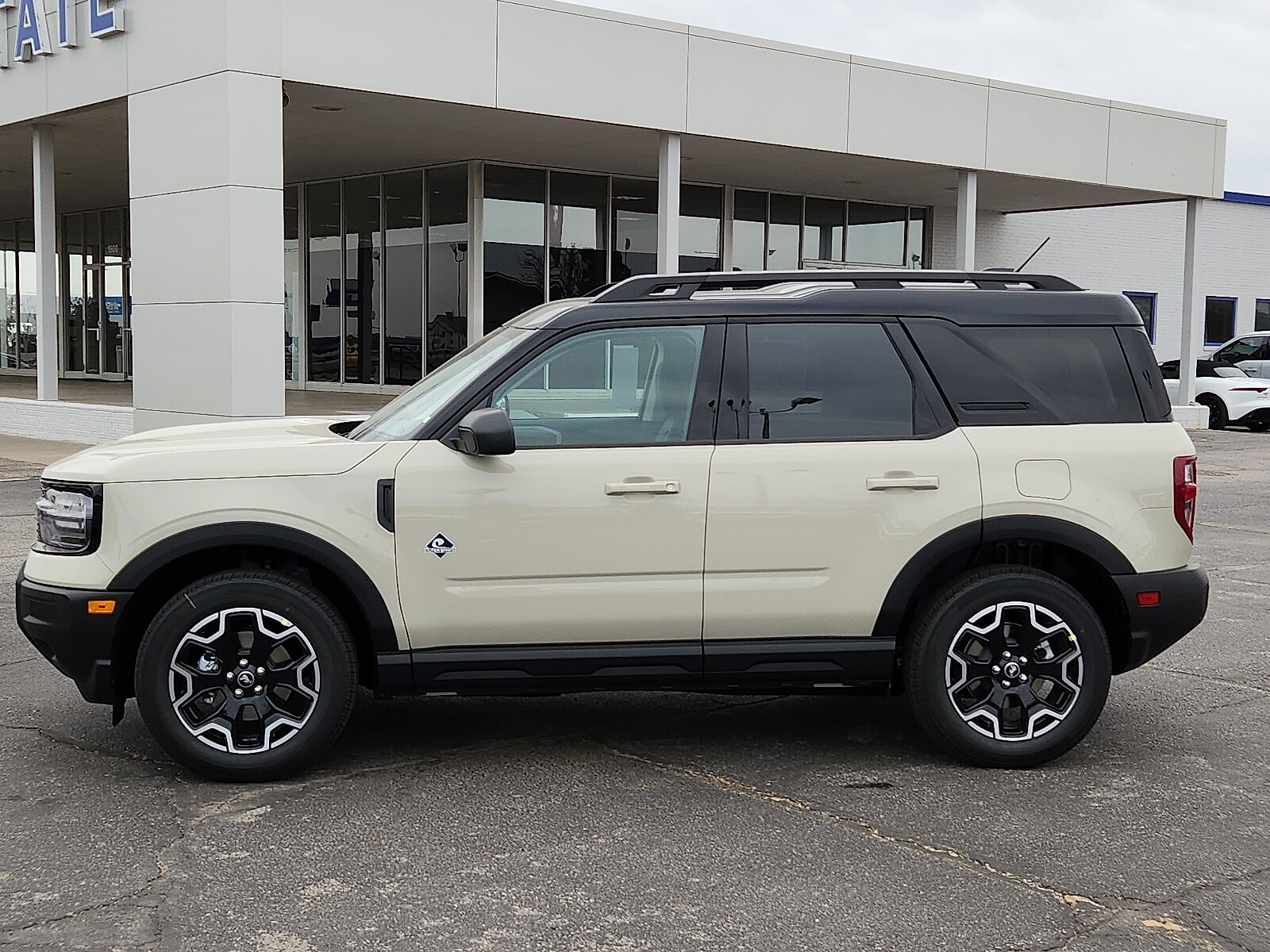 2025 Ford Bronco Sport Outer Banks photo 2