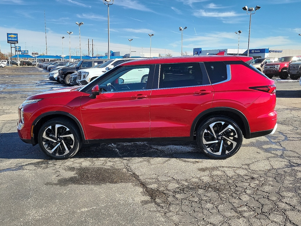 Used 2024 Mitsubishi Outlander SE Black Edition