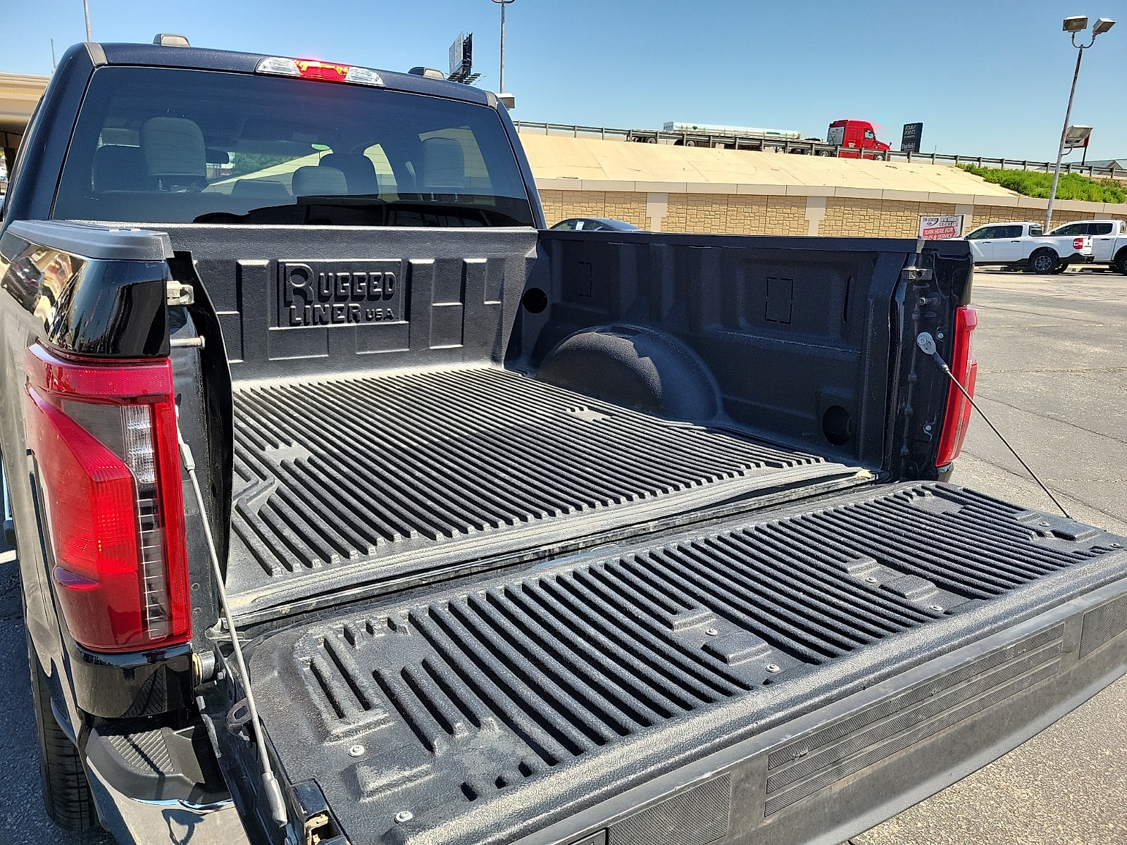 2024 Ford F-150 XLT - Photo 8