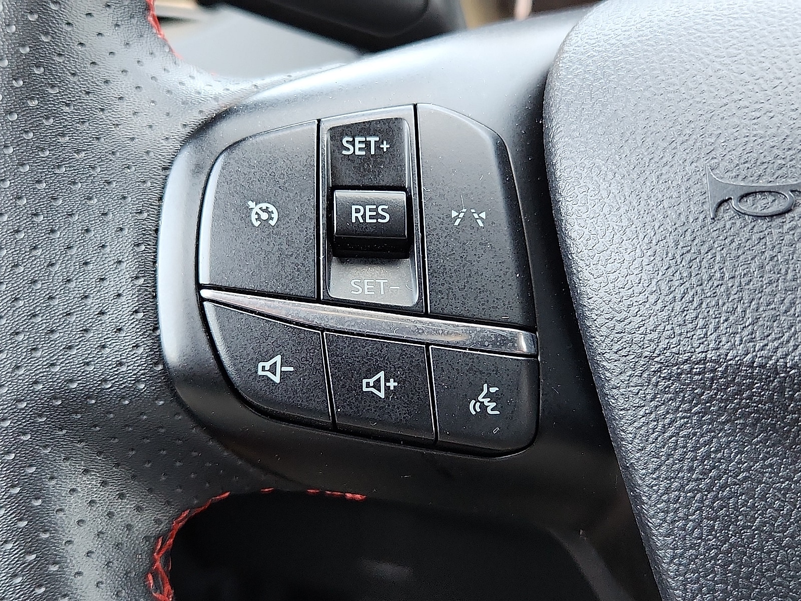 2025 Ford Escape ST-Line - Photo 17