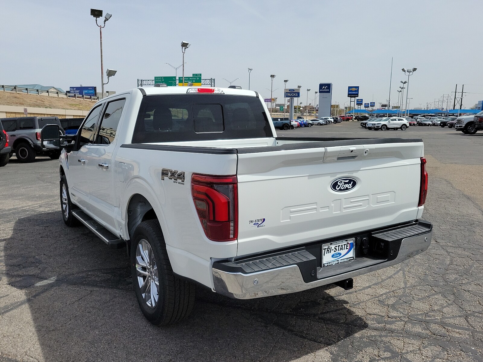 2025 Ford F-150 Lariat photo 2