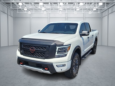 2024 Nissan Titan PRO-4X (A9) 4x4 Crew Cab 5.5 ft. box 139.8 in. WB