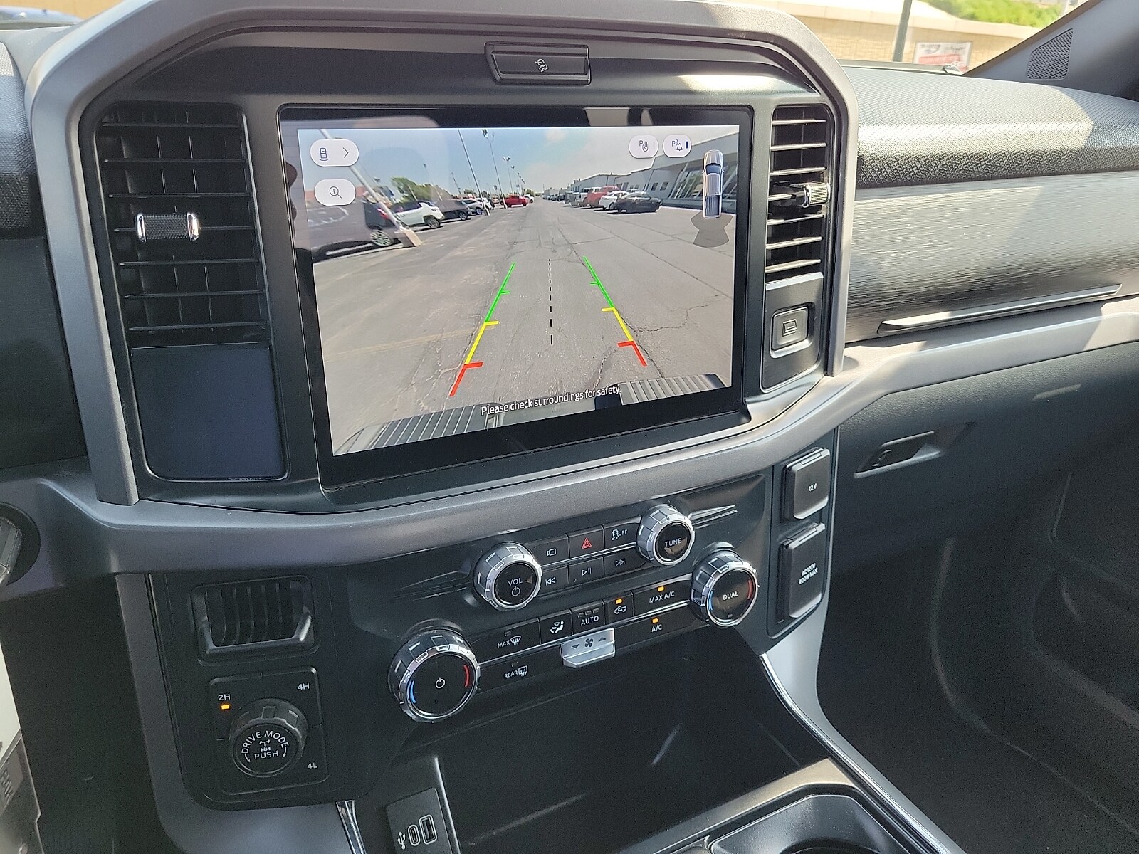 2025 Ford F-150 XLT - Photo 14