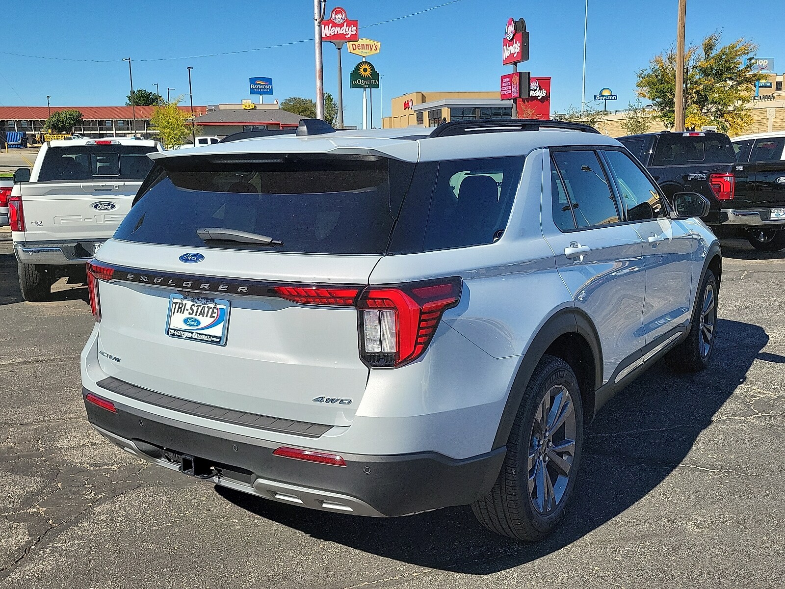 2025 Ford Explorer photo 4