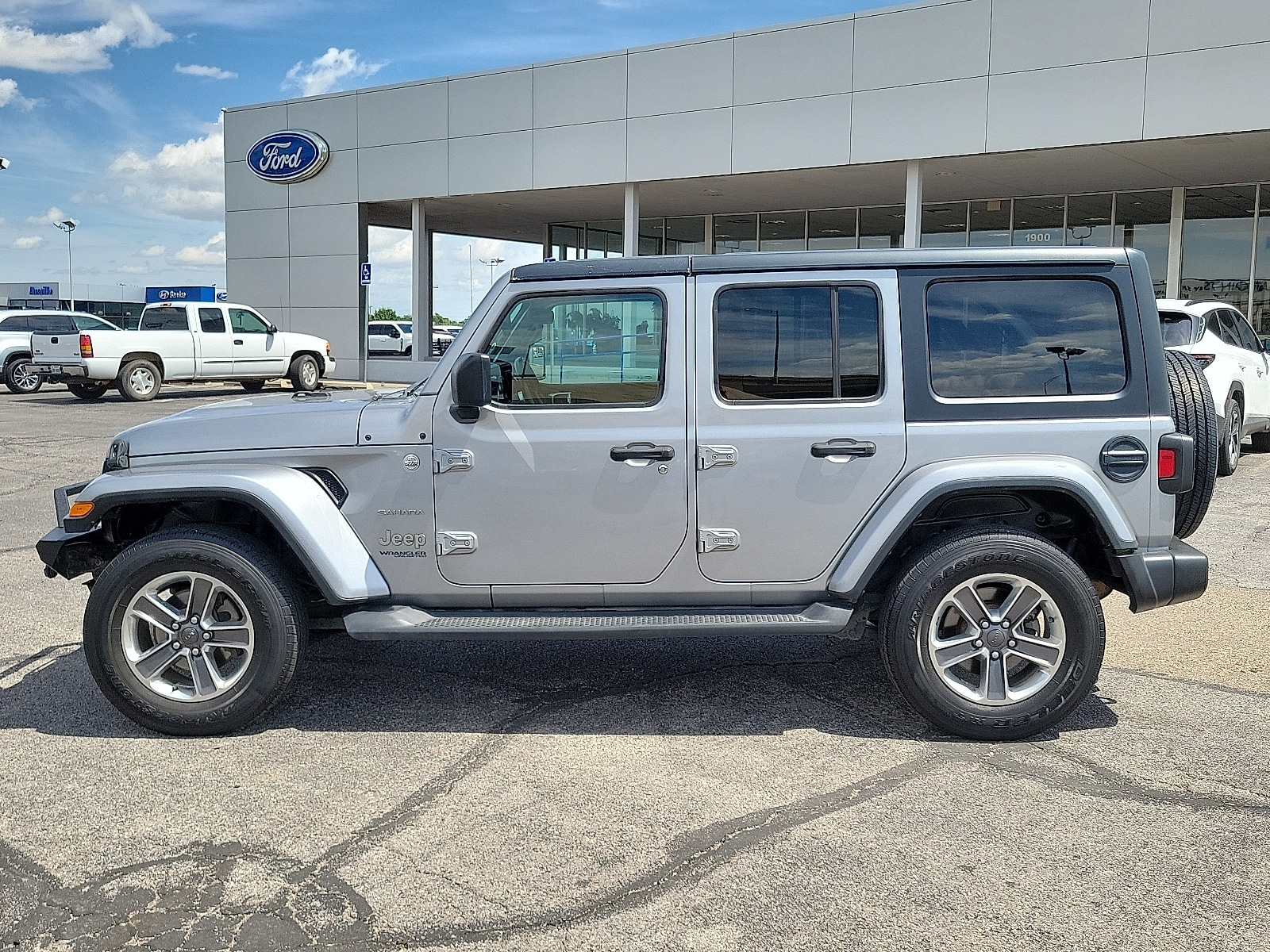 Used 2020 Jeep Wrangler Unlimited Sahara with VIN 1C4HJXEN5LW197861 for sale in Amarillo, TX