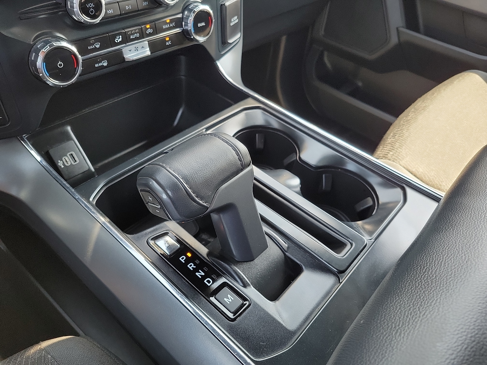 2025 Ford F-150 XLT - Photo 18