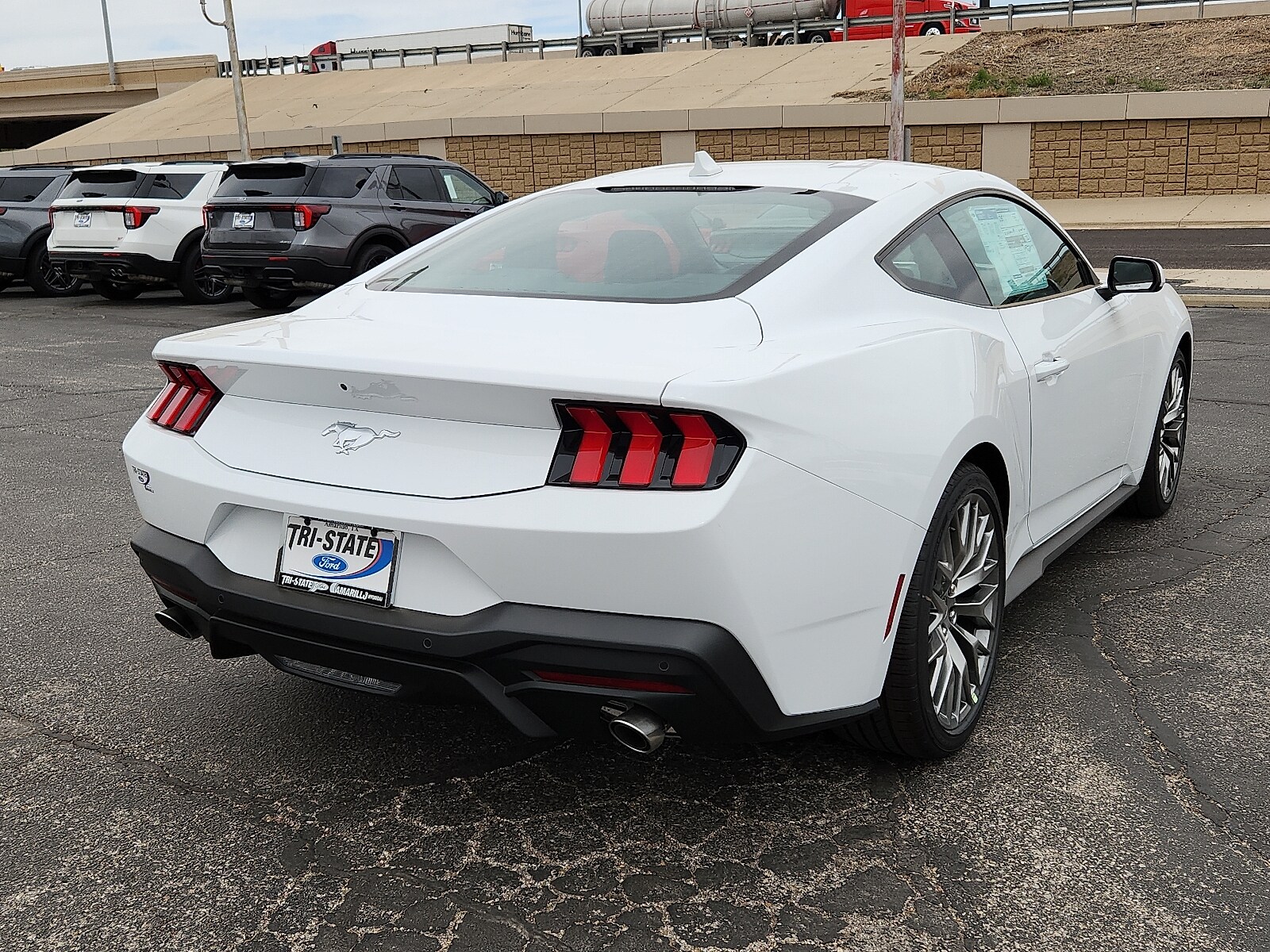 2025 Ford Mustang EcoBoost Premium photo 4