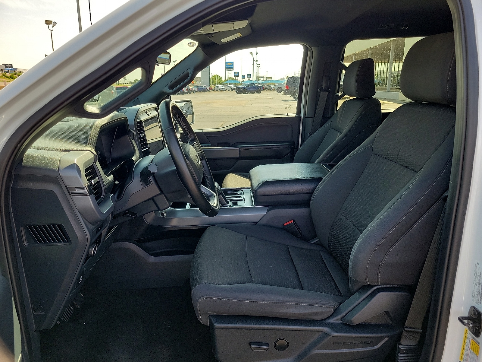 2025 Ford F-150 XLT - Photo 12