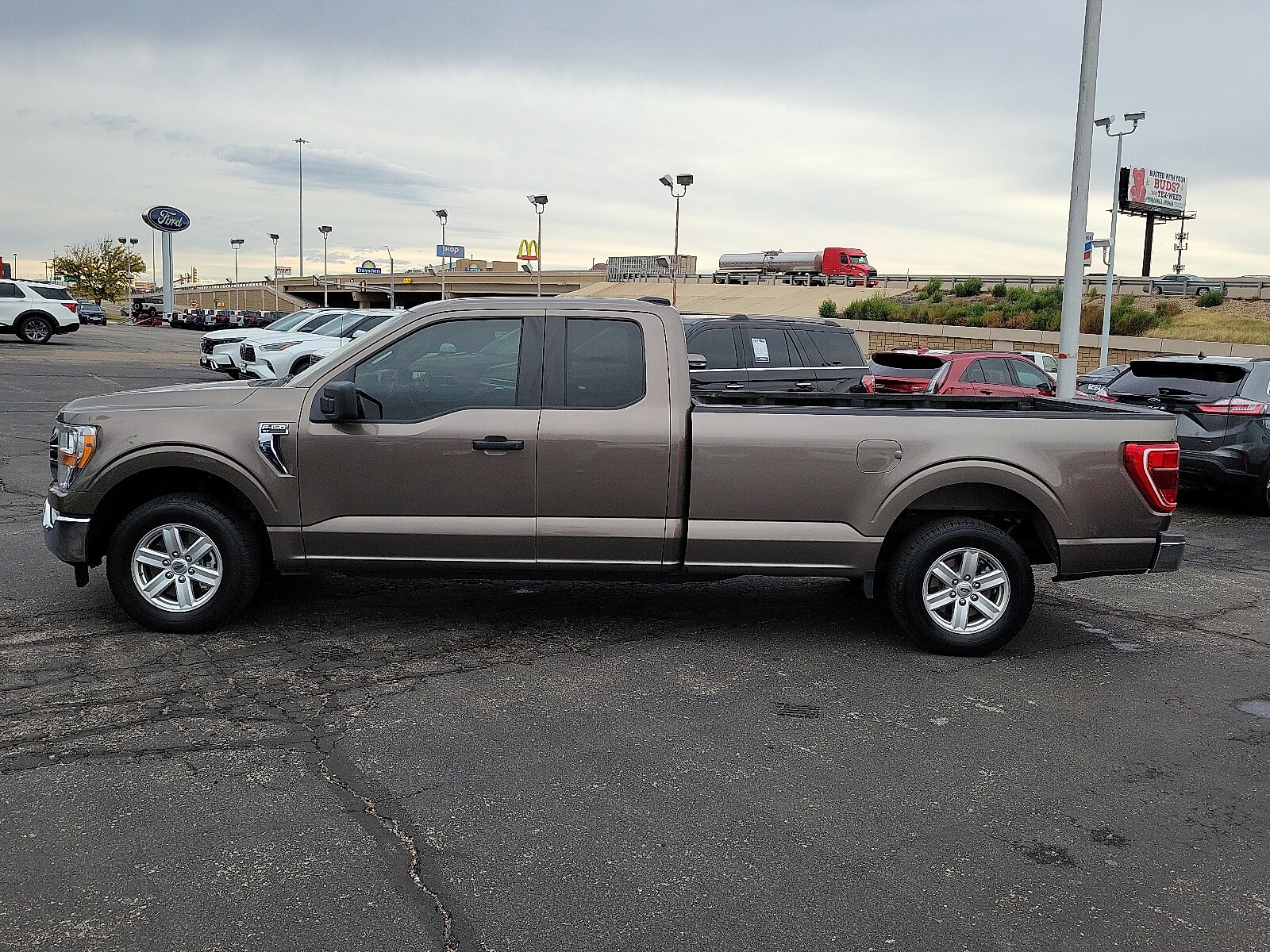 2022 Ford F-150 XLT photo 2
