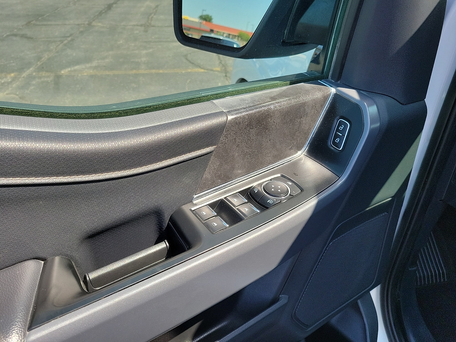 2025 Ford F-150 XLT - Photo 11