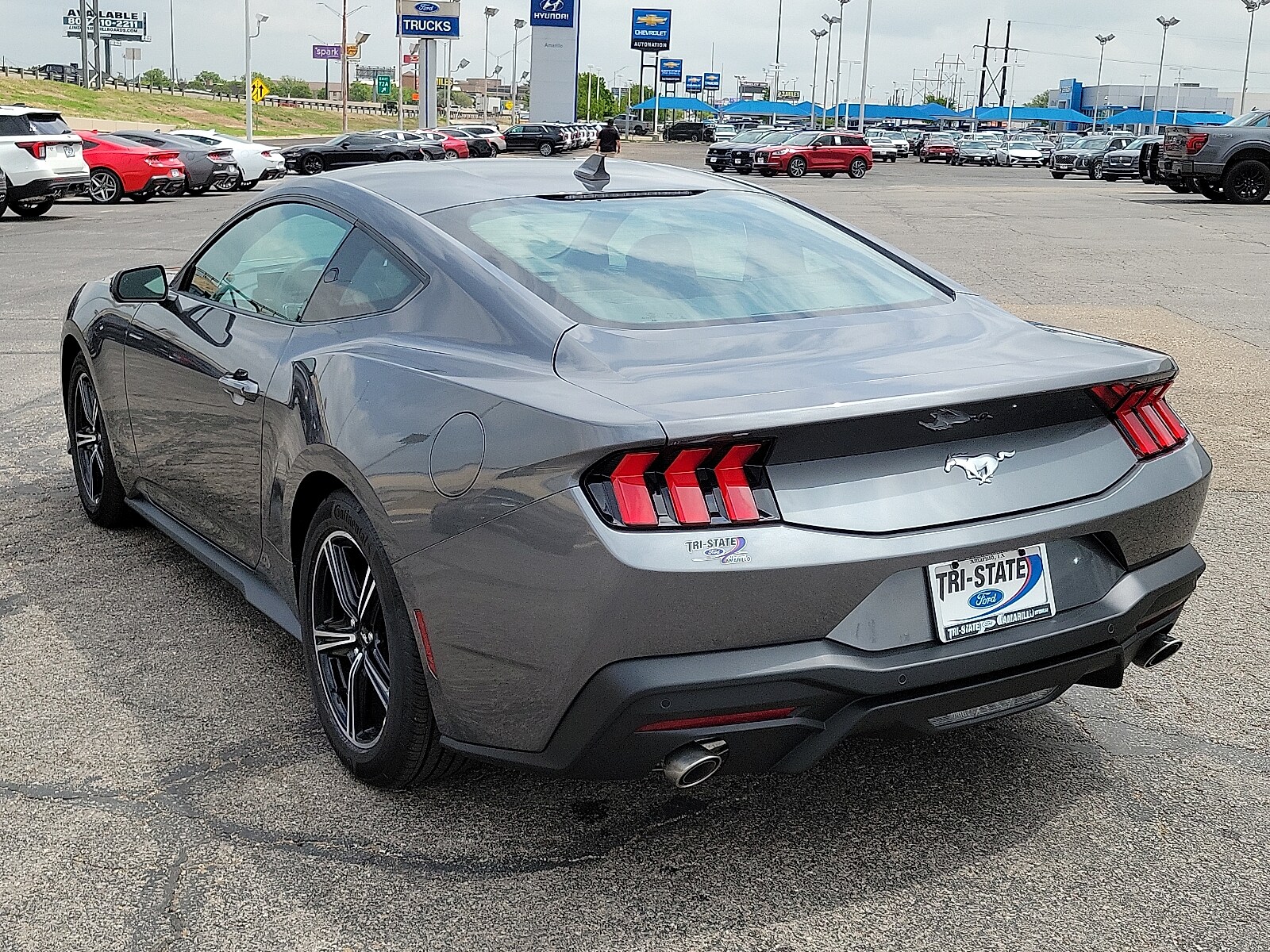 2025 Ford Mustang EcoBoost photo 3
