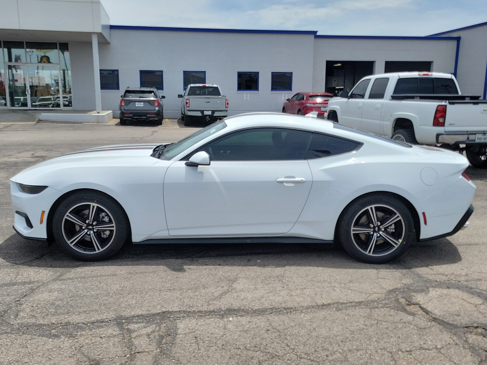 2025 Ford Mustang EcoBoost photo 2