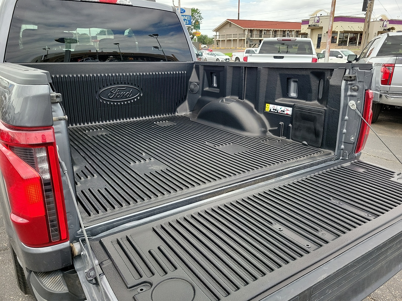 2024 Ford F-150 XLT - Photo 8