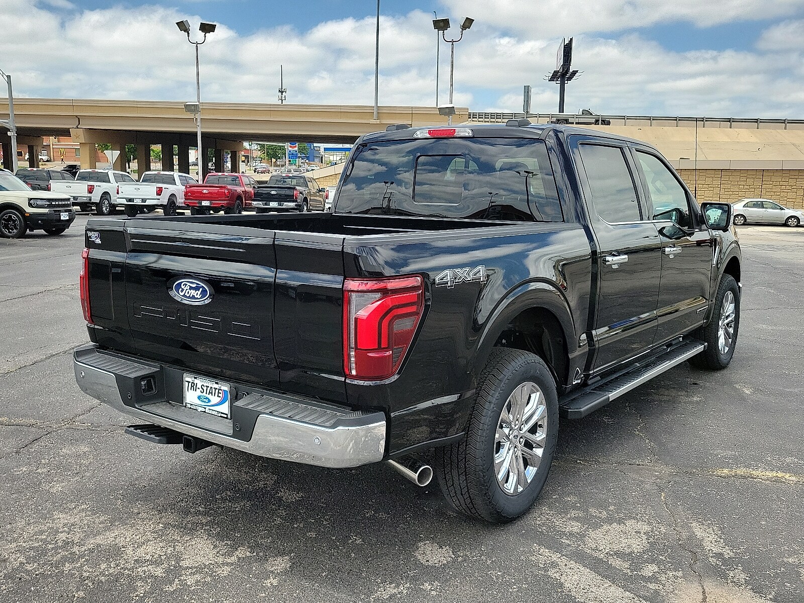 2025 Ford F-150 Lariat photo 4
