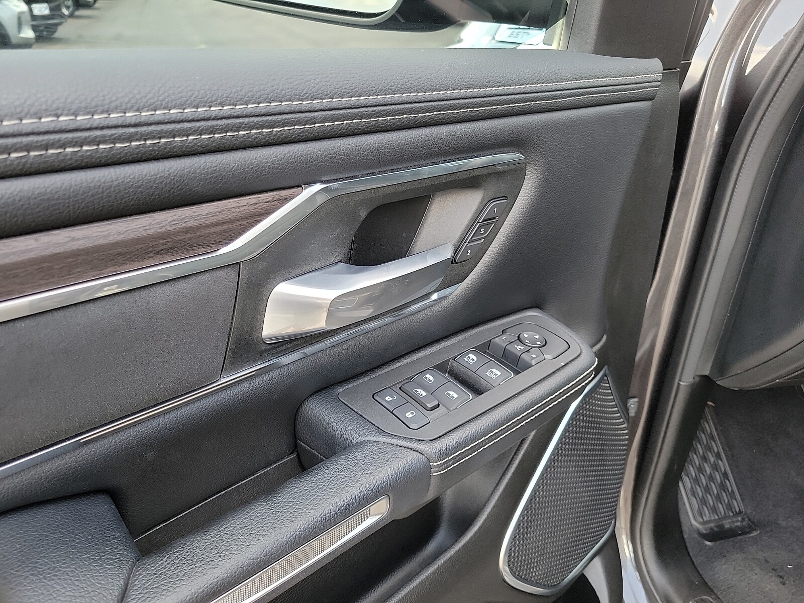 2025 RAM Ram 1500 Pickup Laramie - Photo 11