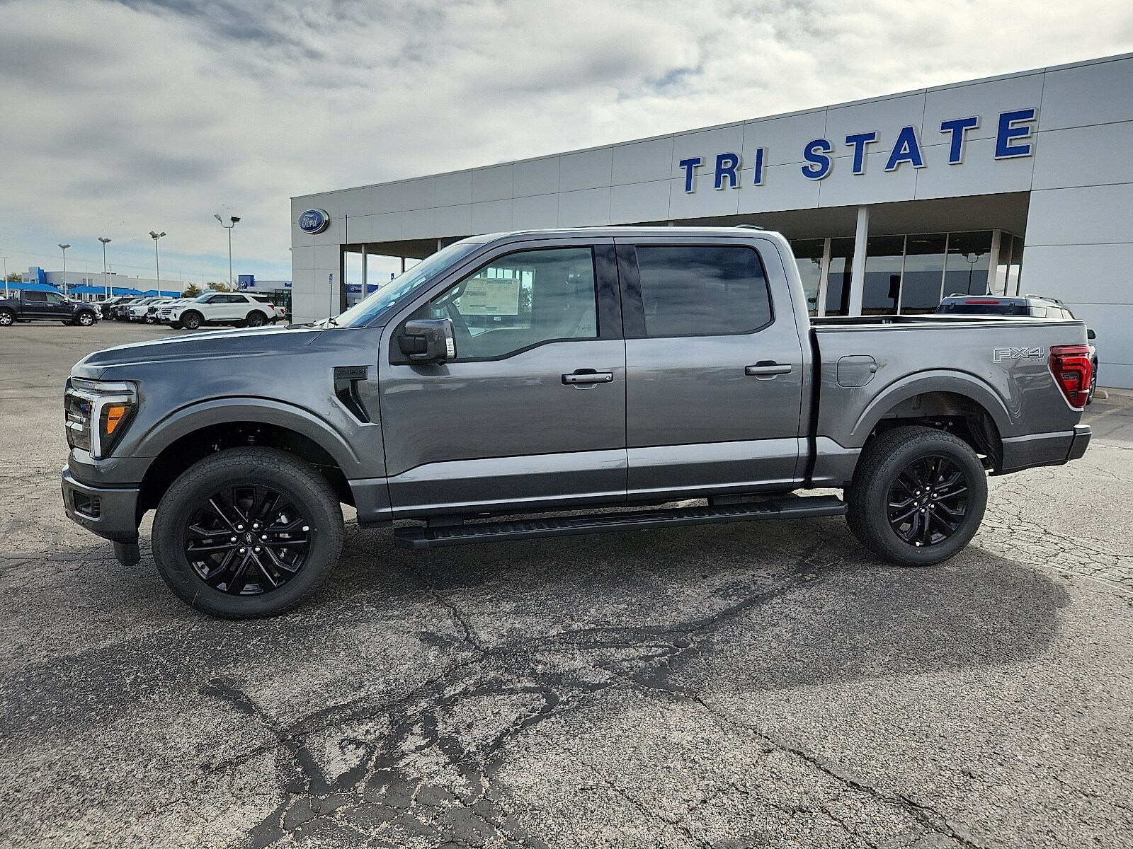 2025 Ford F-150 Lariat photo 2