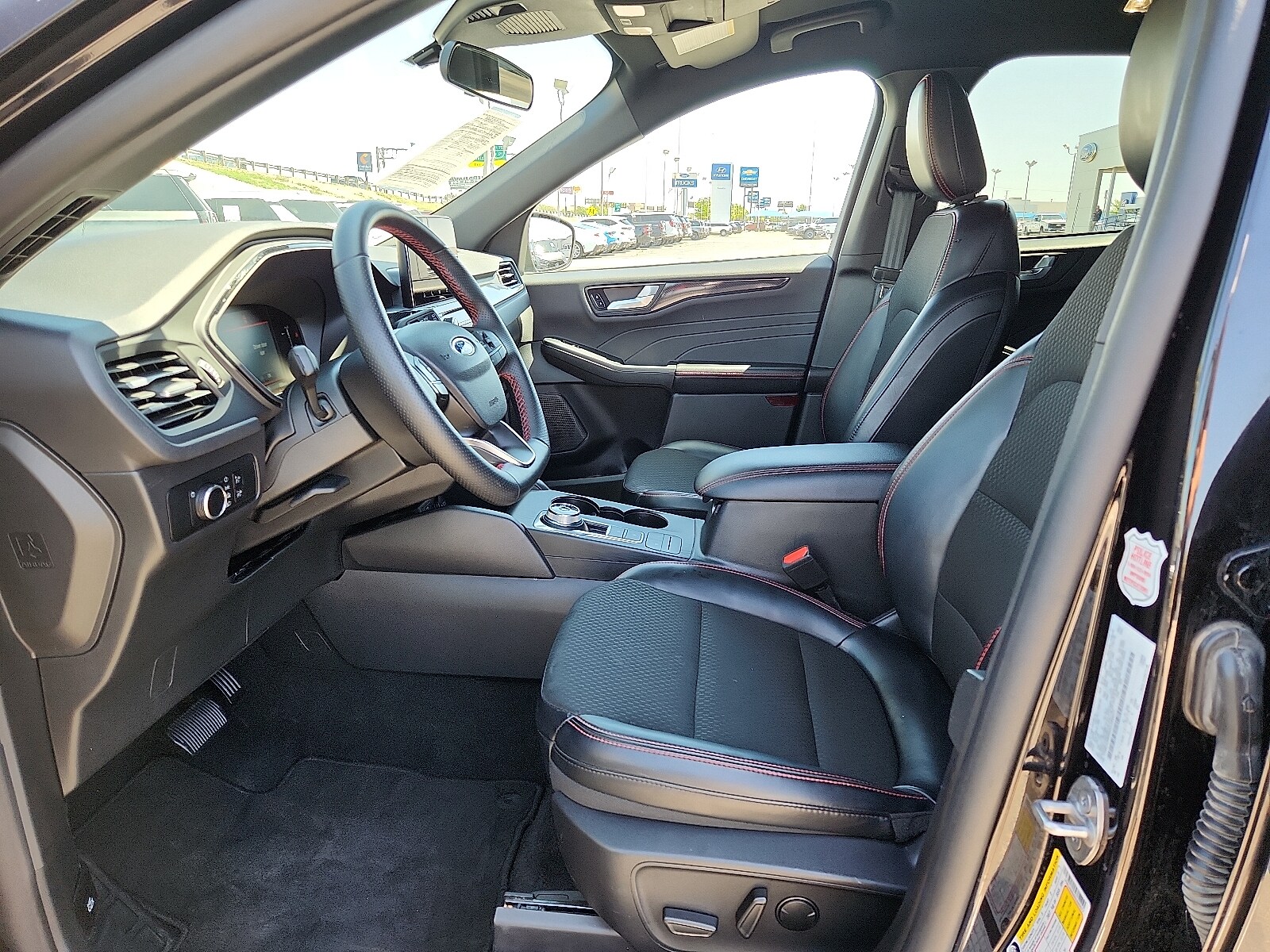2025 Ford Escape ST-Line - Photo 11