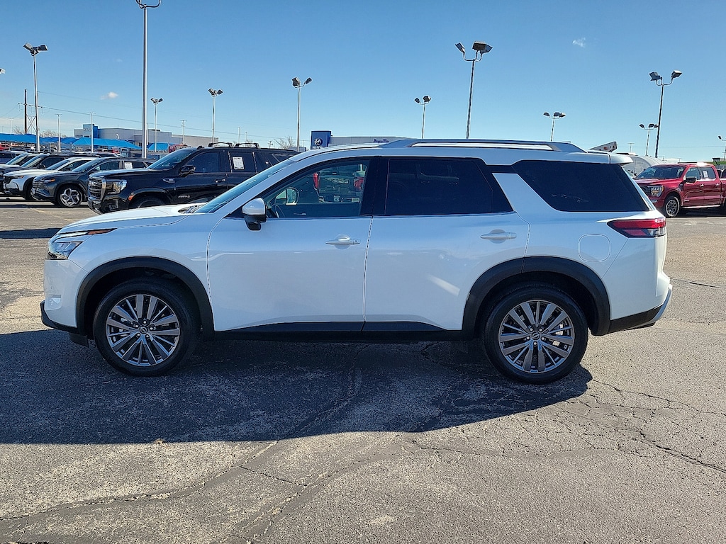 Used 2025 Nissan Pathfinder SL Front-Wheel Drive