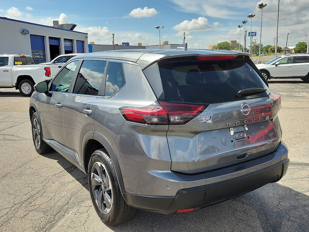 Used 2025 Nissan Rogue SV
