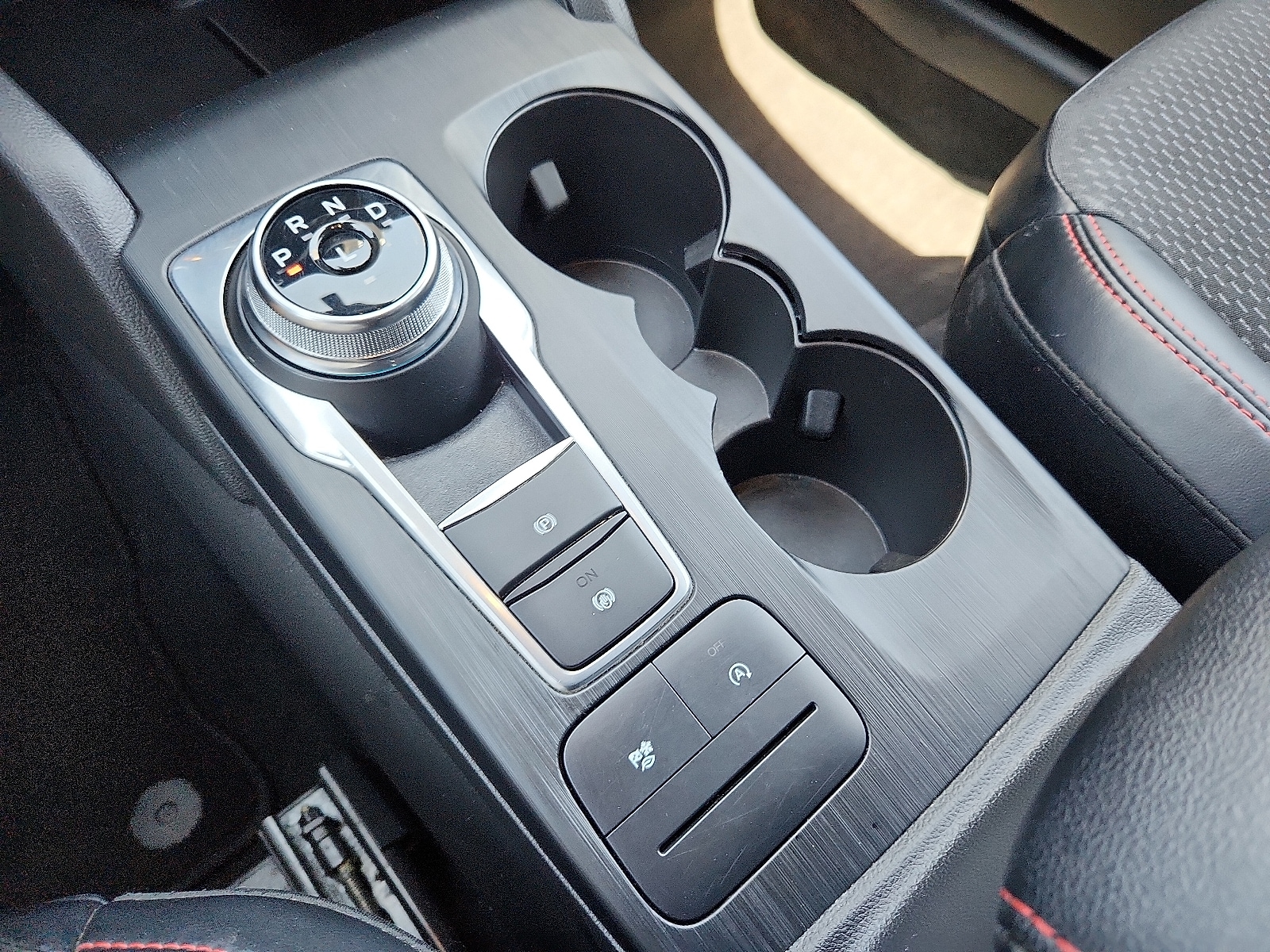 2025 Ford Escape ST-Line - Photo 13