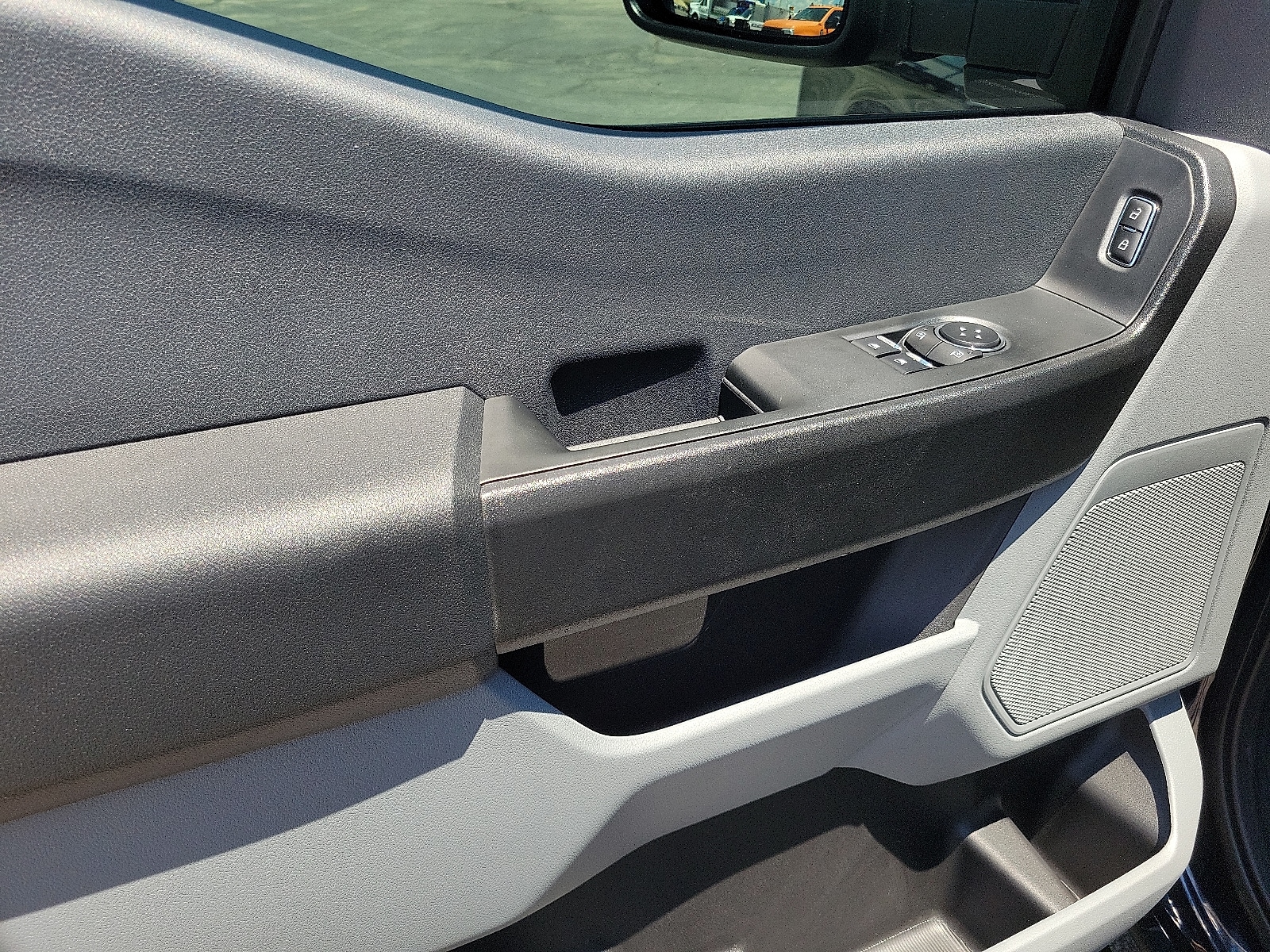 2025 Ford F-350 Super Duty XL - Photo 9
