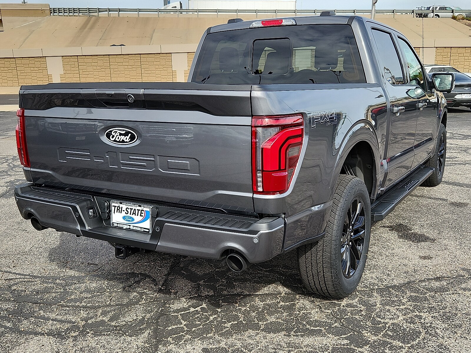 2025 Ford F-150 Lariat photo 4