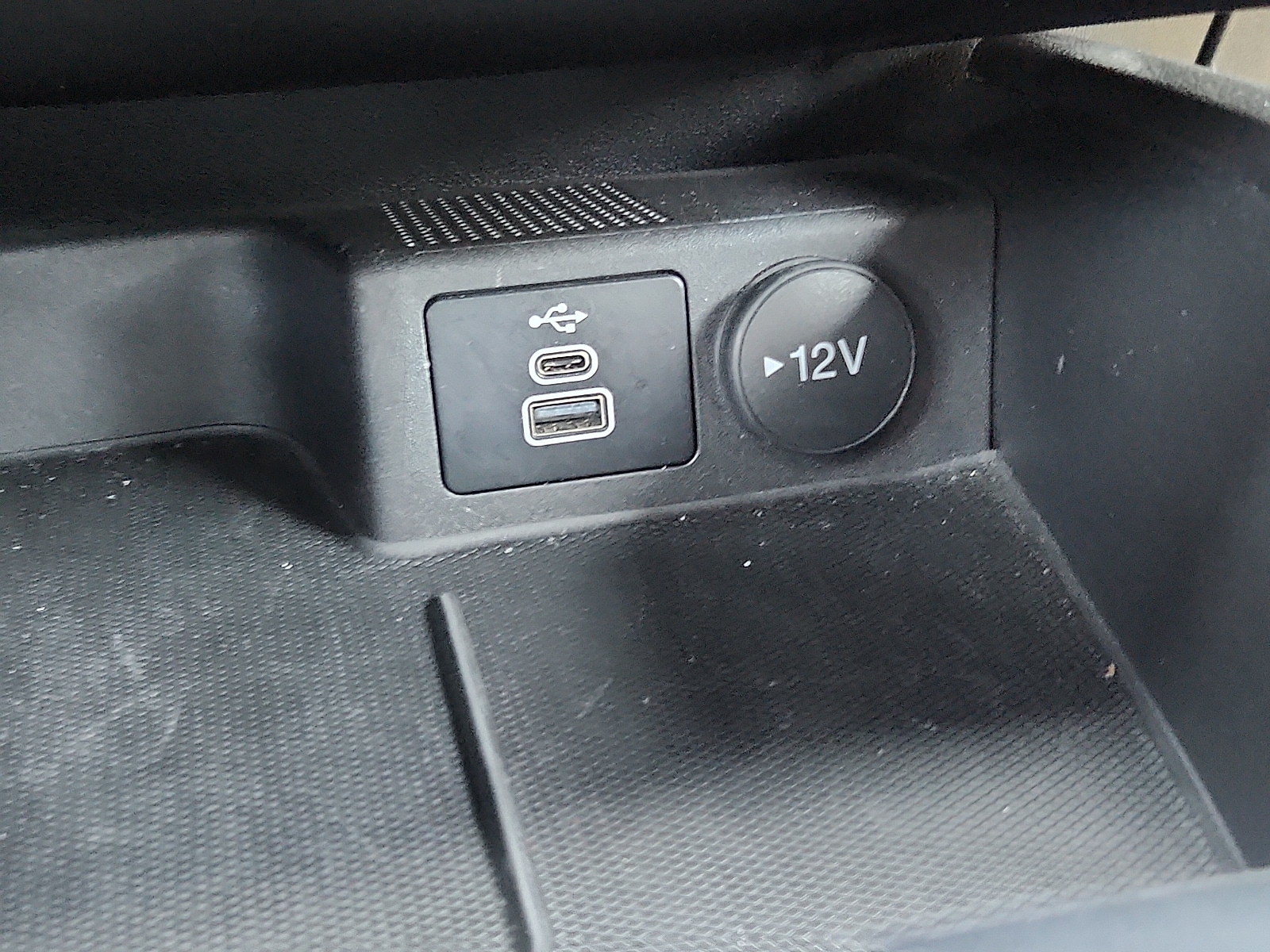 2025 Ford Escape ST-Line - Photo 14