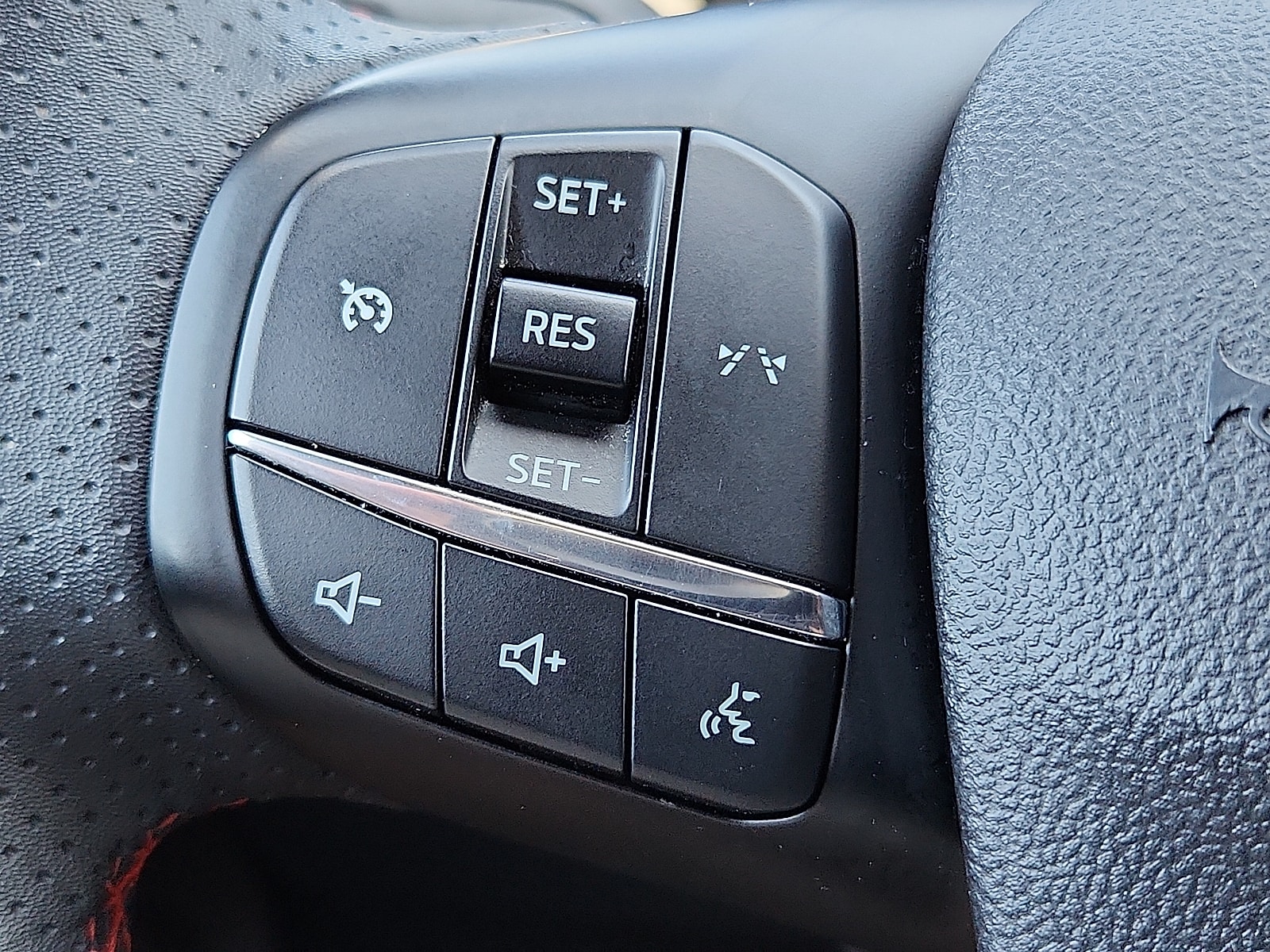 2025 Ford Escape ST-Line - Photo 15