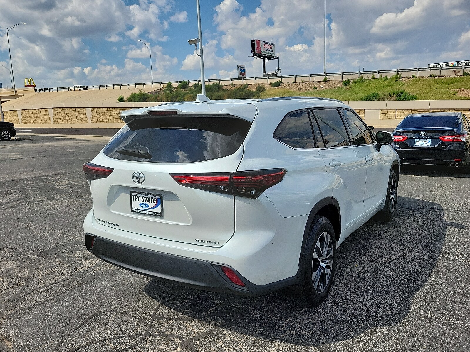 2022 Toyota Highlander XLE photo 4