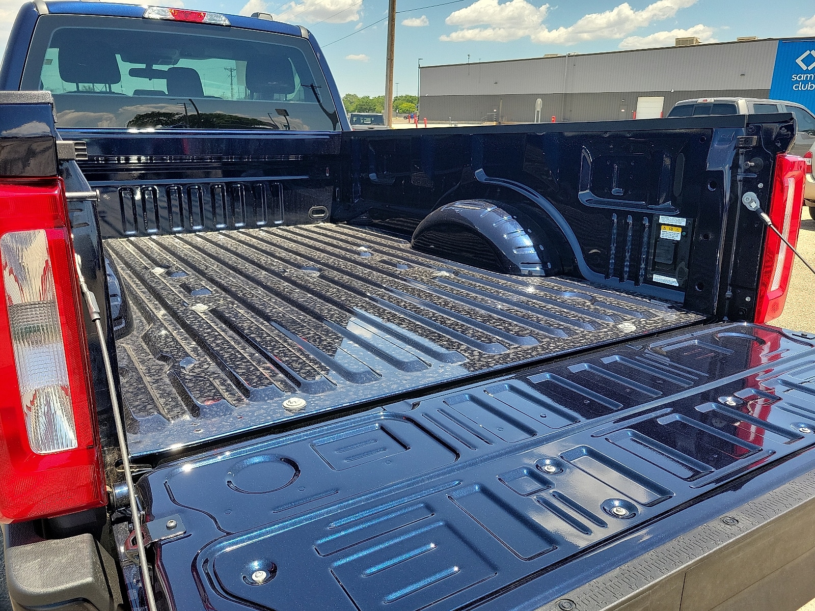2025 Ford F-350 Super Duty XL - Photo 8