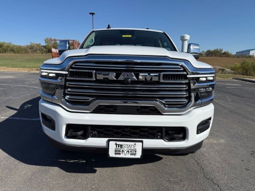 New 2026 Ram 3500 LARAMIE CREW CAB 4X4 6'4 BOX Pickup