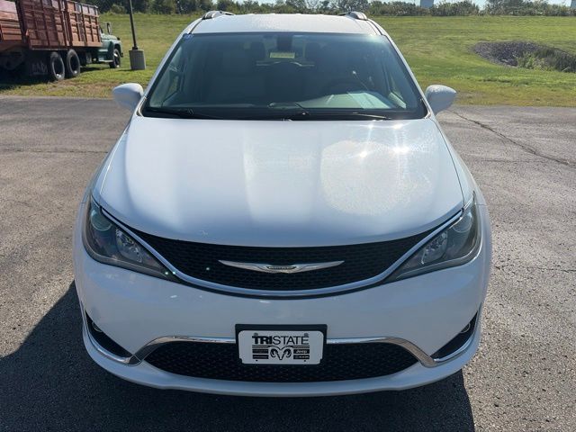 Used 2017 Chrysler Pacifica Touring-L with VIN 2C4RC1BG7HR809673 for sale in Kansas City