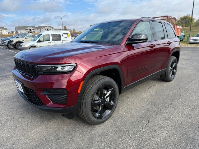 2025 Jeep Grand Cherokee Altitude's photo