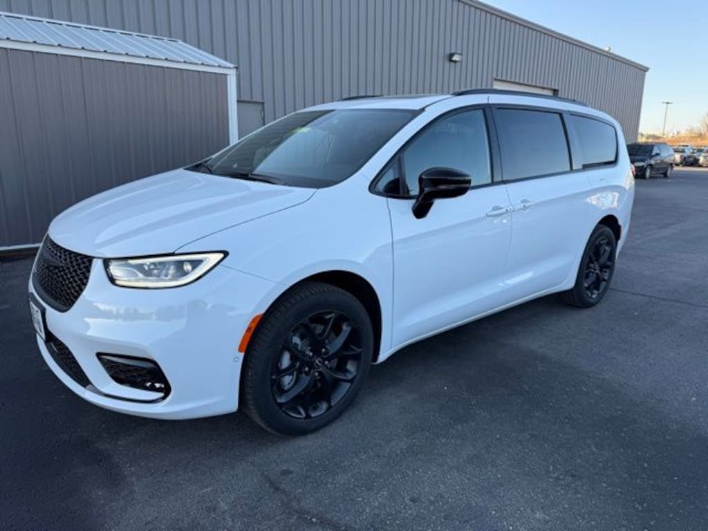 New 2026 Chrysler Pacifica LIMITED AWD Passenger Van