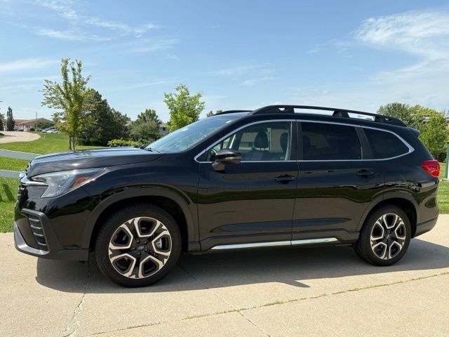 2023 Subaru Ascent Limited 7 Passenger's photo